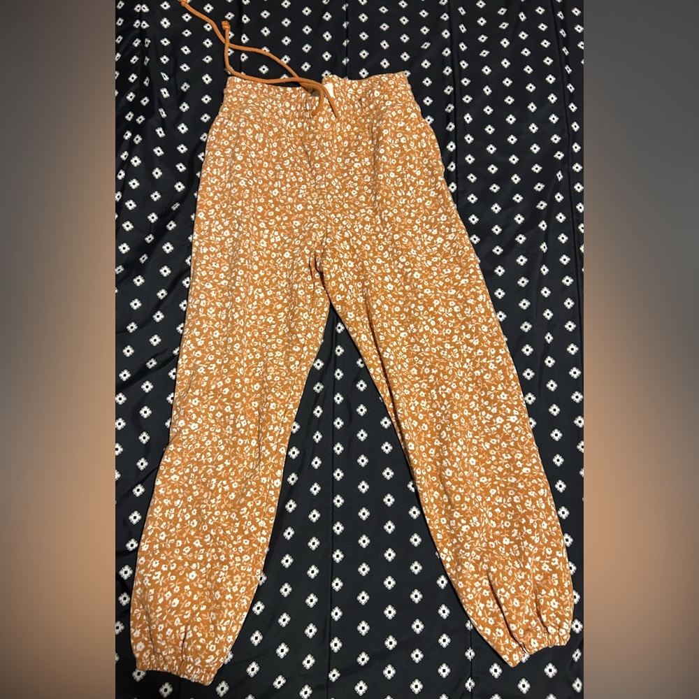 Lou & Grey Floral Pants in Mustard and Cream- size xs/s